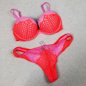 NWT Victoria's secret matching neon lace bra and panties set 💖